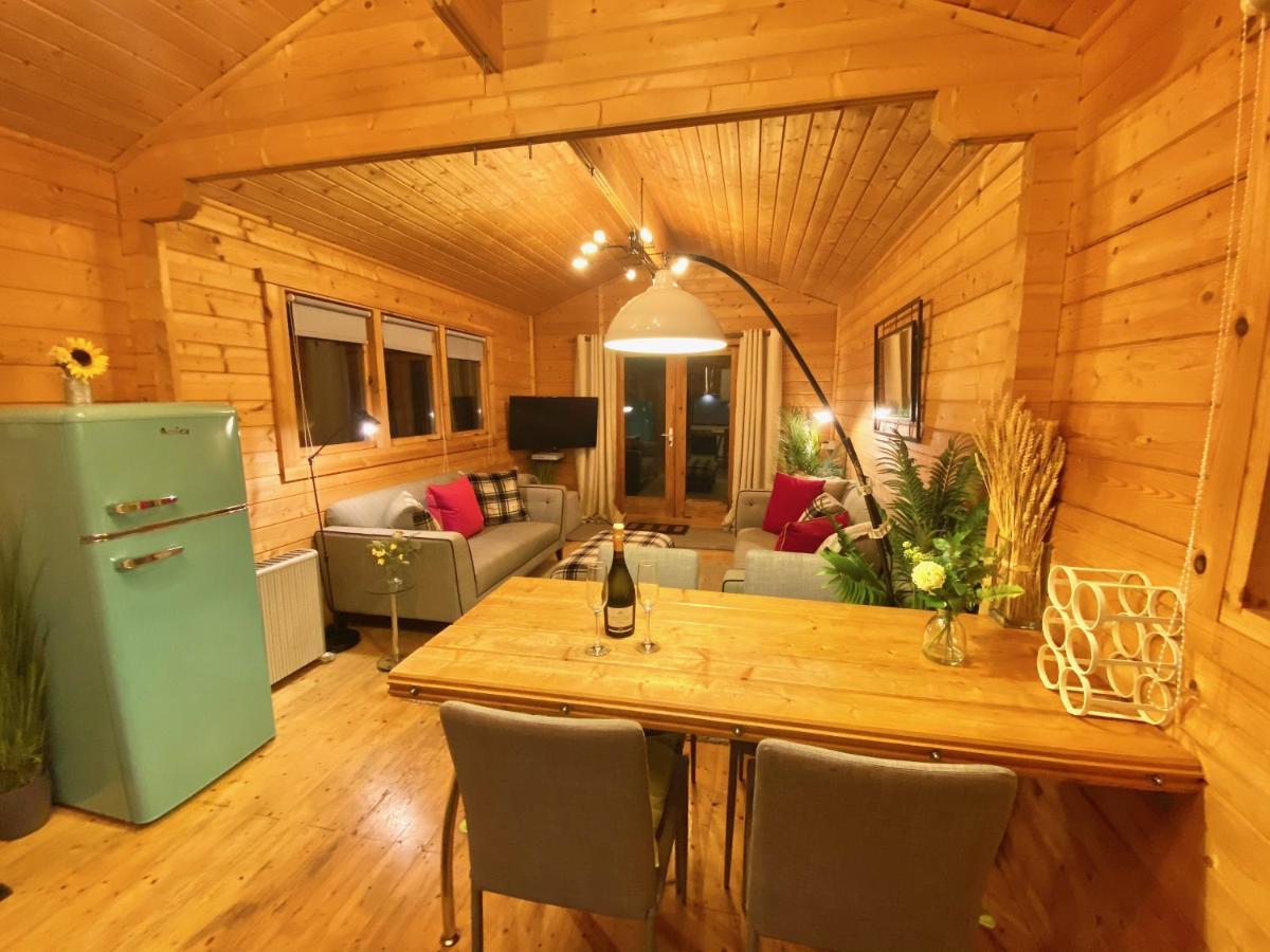 Yealm Cabin Self Catering Log Cabin In Devon With Hot Tub Плаймаут Экстерьер фото