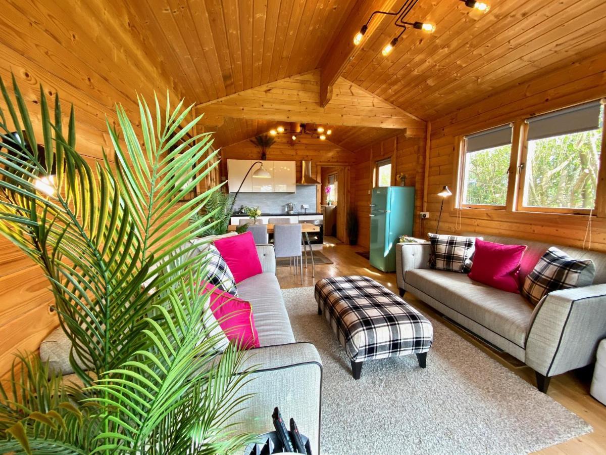 Yealm Cabin Self Catering Log Cabin In Devon With Hot Tub Плаймаут Экстерьер фото