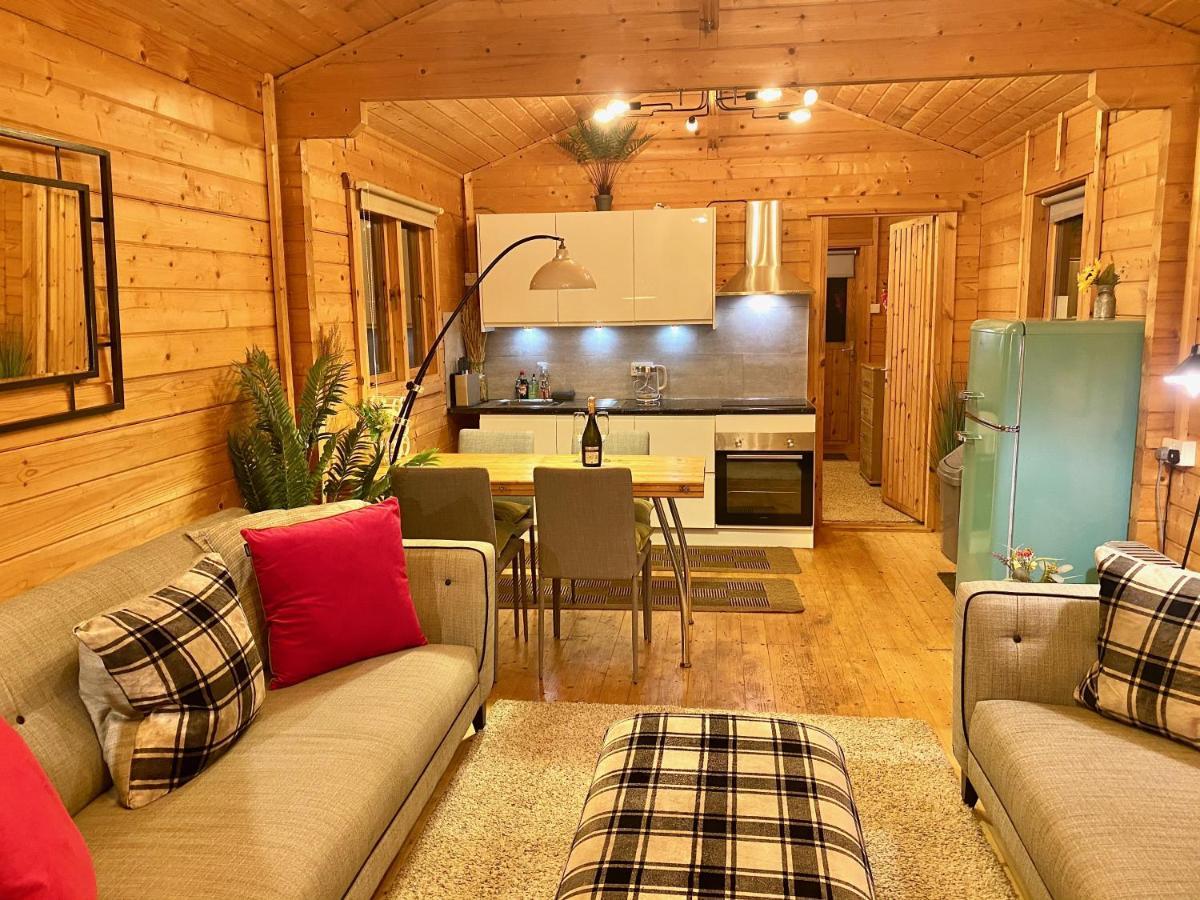 Yealm Cabin Self Catering Log Cabin In Devon With Hot Tub Плаймаут Экстерьер фото