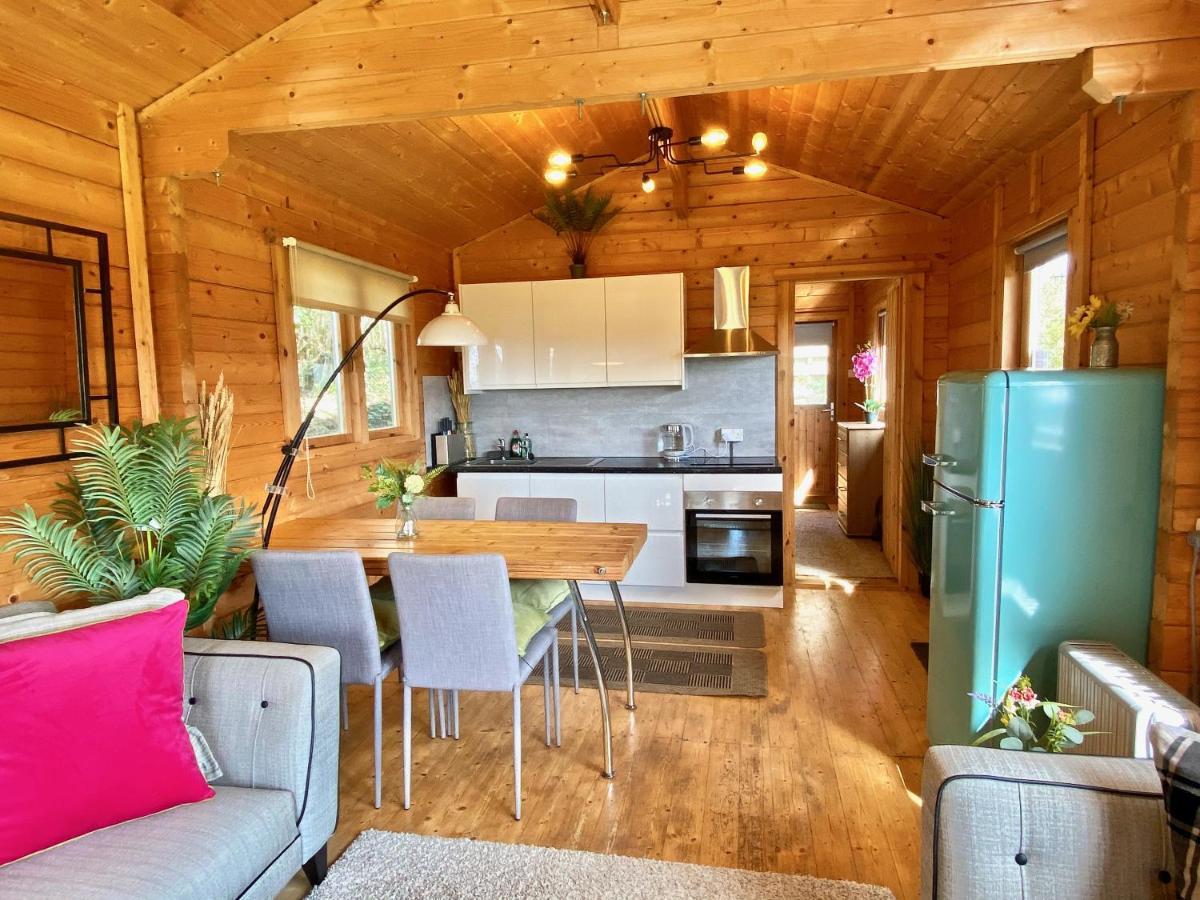 Yealm Cabin Self Catering Log Cabin In Devon With Hot Tub Плаймаут Экстерьер фото