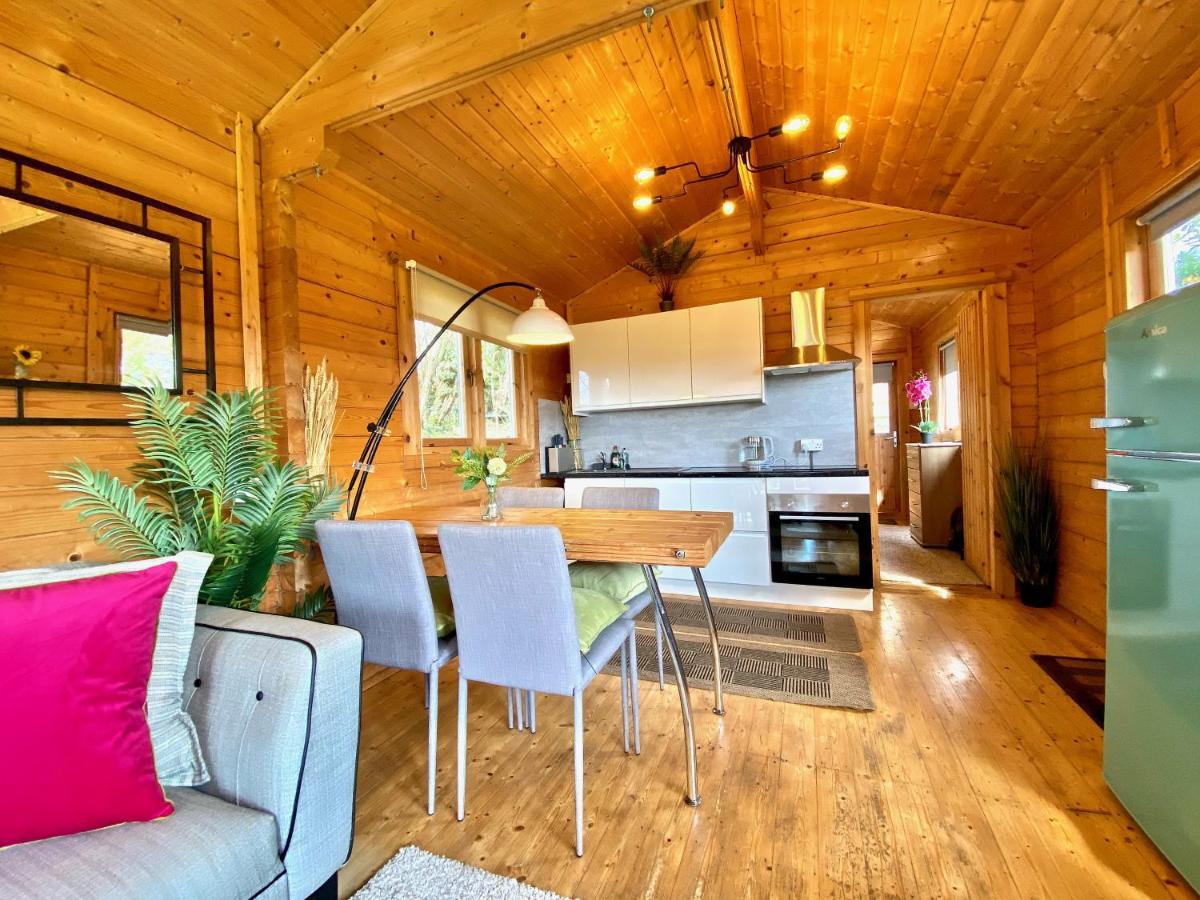 Yealm Cabin Self Catering Log Cabin In Devon With Hot Tub Плаймаут Экстерьер фото